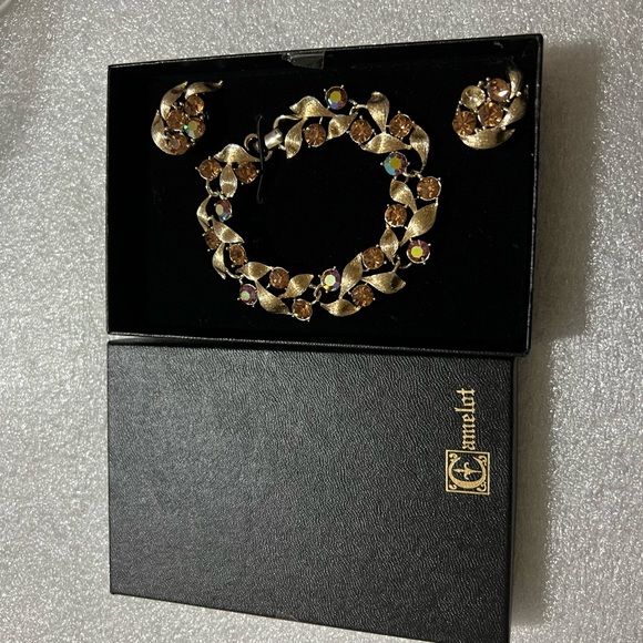 Lisner brand Vintage gold plated set of clip on earring and bracelet NWT in OB - Picture 2 of 11